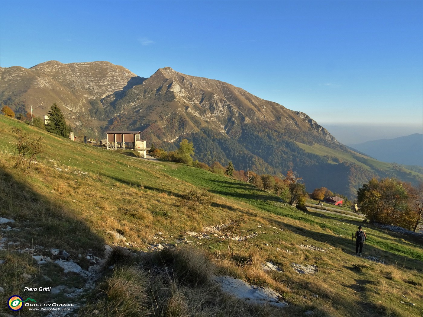 91 Rientriamo al parcheggio d'Alpe Arera.JPG